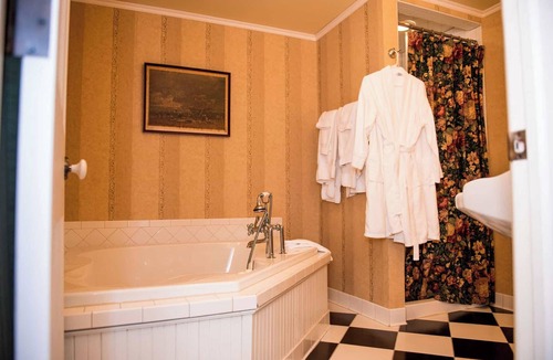 Auburn Hotel | Springside Inn