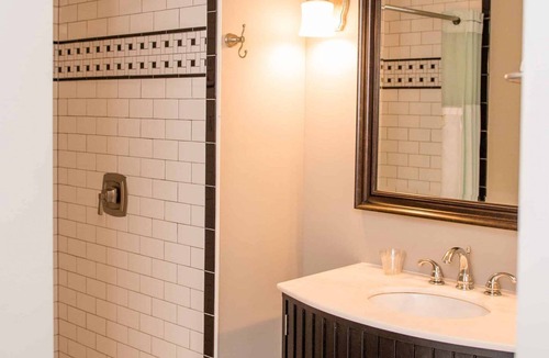 Auburn Hotel | Springside Inn