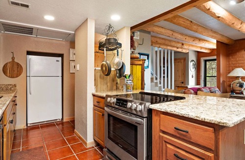 Northeast Santa Fe Condo | Springtime Casita, Hot tub, Pool, Dwtn walk
