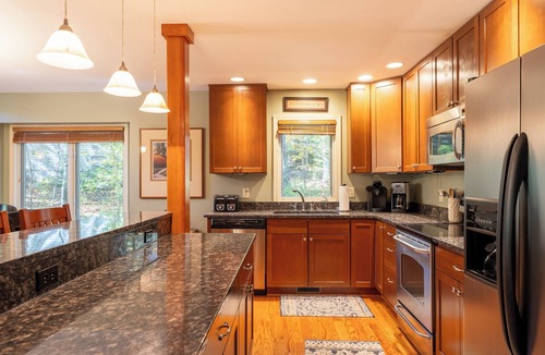 Chestnut Springs House | Springtime Getaway at Serenity Summit: Trails, Tastings, Peace