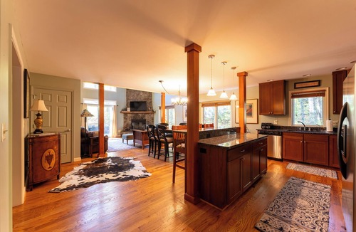 Chestnut Springs House | Springtime Getaway at Serenity Summit: Trails, Tastings, Peace