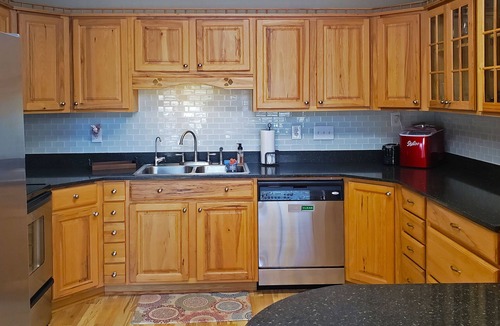 Whispering Hills House | Springtime is here! Hot tub, Fire Pit, Dogs Welcome!