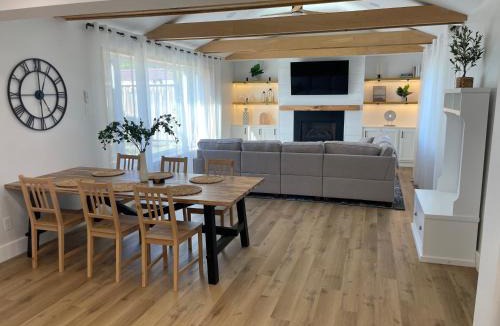 North East House | Springtime on the Lake Erie - 180 degree views and game arcade