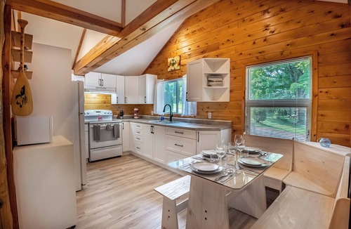 Arden Cottage | Springwood Cottage Resort - Cottage 5