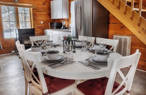 Arden Cabin | Springwood Cottage Resort - Log Cabin