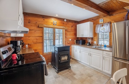 Arden Cabin | Springwood Cottage Resort - Log Cabin