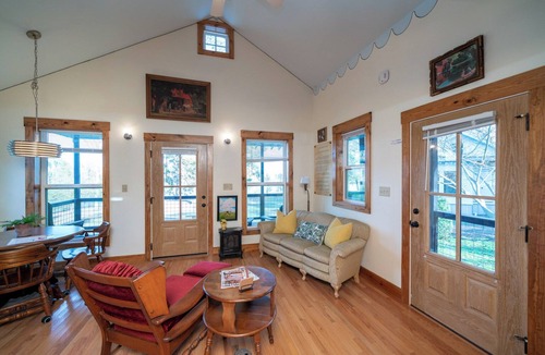 Ore City Cottage | Sproul Lakeside Cottage, 1 Bedroom Plus Loft on Lake O' the Pines, ADA