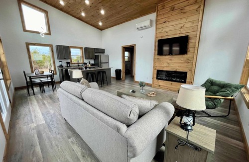 Rogers Cabin | Spruce Arch | King Bed; Fireplace; Pets Welcome!