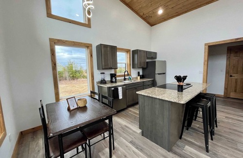 Rogers Cabin | Spruce Arch | King Bed; Fireplace; Pets Welcome!