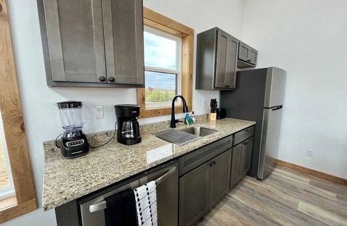 Rogers Cabin | Spruce Arch | King Bed; Fireplace; Pets Welcome!