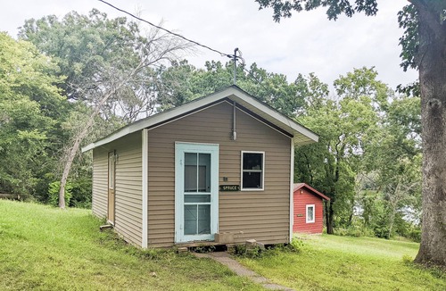 Buckingham Cabin | Spruce Tiny Cabin on Lake in Montour