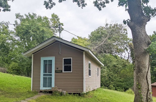 Buckingham Cabin | Spruce Tiny Cabin on Lake in Montour