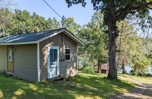 Buckingham Cabin | Spruce Tiny Cabin on Lake in Montour