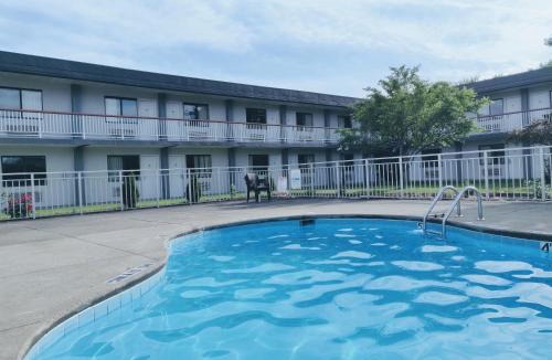 Elyria Hotel | Sprucewood Inn