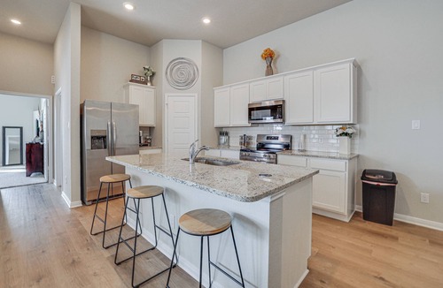 Castroville House | Spurs Playoffs SeaWorld Fiesta Lackland Stay