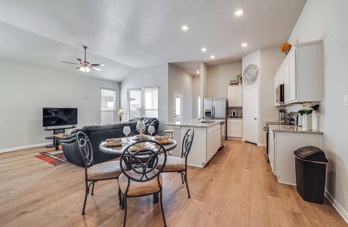 Castroville House | Spurs Playoffs SeaWorld Fiesta Lackland Stay