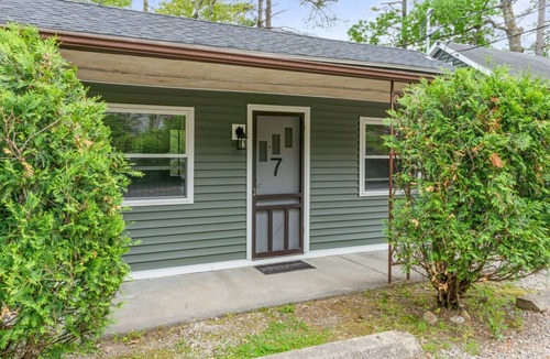 Holderness House | Squam Lake 3 bed 3 bath (Suite #7)