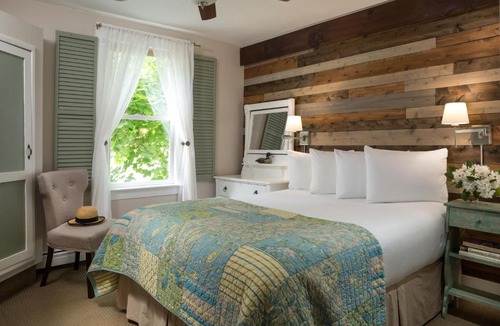 Holderness Bed & Breakfast | Squam Lake Inn