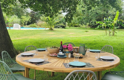 Viozan House | Square farmhouse sleeps 12 with swimming pool