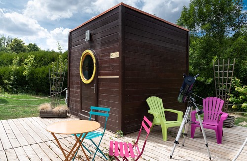 Bar-sur-Aube Cabin | Square of stars