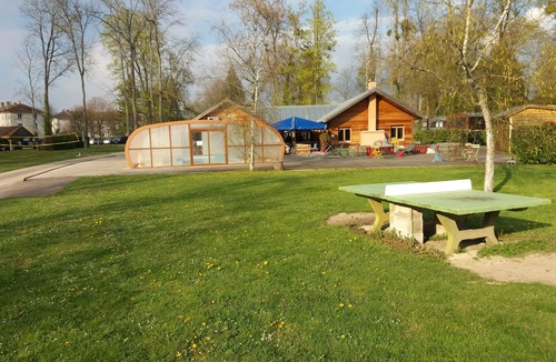 Bar-sur-Aube Cabin | Square of stars