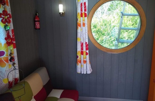 Bar-sur-Aube Cabin | Square of stars