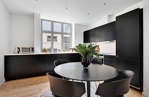 Nyhavn - Amalienborg Apartment | Square - Spacious 6-bdr Apt Near Nyhavn