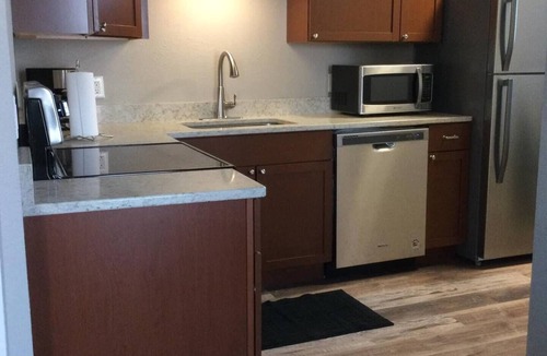 Unionville House | Square View Inn Suite 4