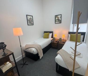 West End Apartment | Squarezzz - Group Accommodation