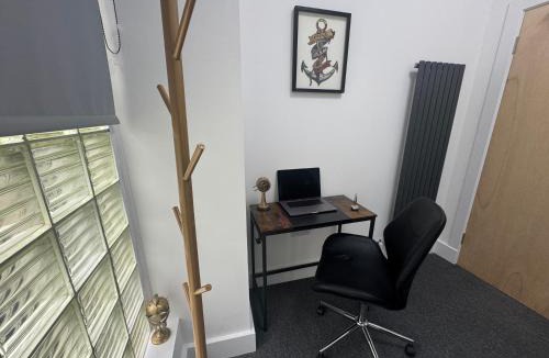 West End Apartment | Squarezzz - Group Accommodation