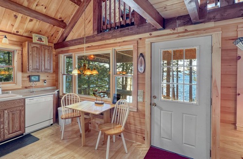 Beaver Cove Cabin | Squaw Enchantment (Waterfront on Moosehead Lake!)