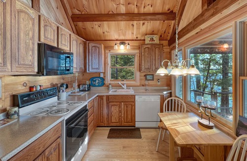 Beaver Cove Cabin | Squaw Enchantment (Waterfront on Moosehead Lake!)