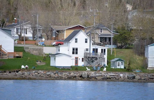 Lewisporte House | Squeeze More Inn on the oceannTraditional century old Newfoundland home