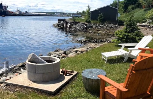 Lewisporte House | Squeeze More Inn on the oceannTraditional century old Newfoundland home