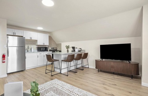 Squirrel Hill South Apartment | Squirrel Hill Modern Haven 1BR w/Parking