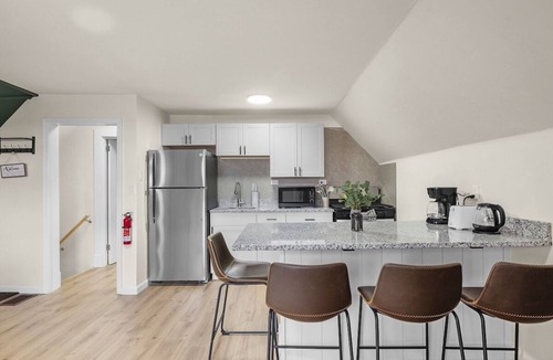 Squirrel Hill South Apartment | Squirrel Hill Modern Haven 1BR w/Parking