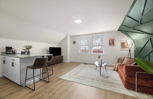 Squirrel Hill South Apartment | Squirrel Hill Modern Haven 1BR w/Parking