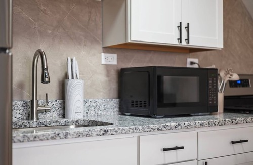 Squirrel Hill South Apartment | Squirrel Hill Modern Haven 1BR w/Parking