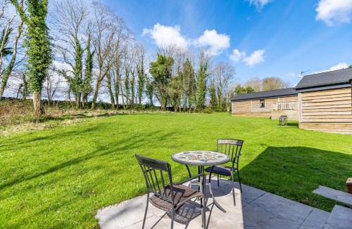 Newton Stewart Ski Chalet | Squirrel Lodge 40 with Hot Tub