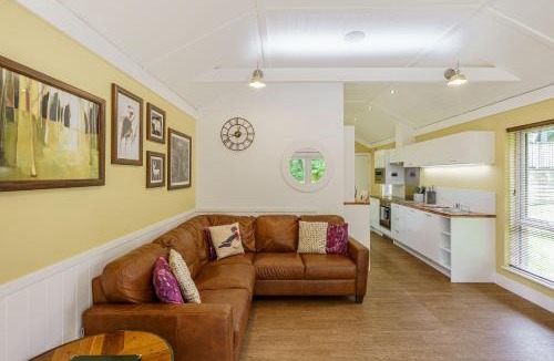 Newton Stewart Ski Chalet | Squirrel Lodge 43 with Hot Tub