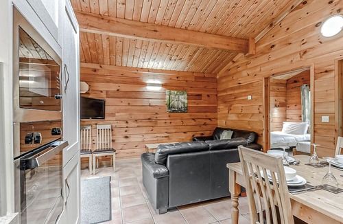Freehay Ski Chalet | Squirrel Log Cabin 4