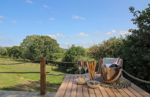 Hopton Castle Cottage | SQUIRREL'S DREY, romantic, with open fire in Clun