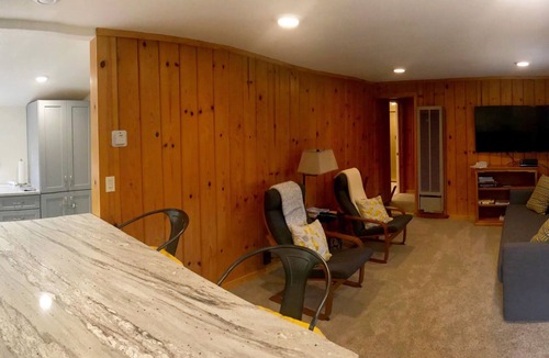 Meadow Vista Cottage | Squirrel's Nest West in private Gold Country location