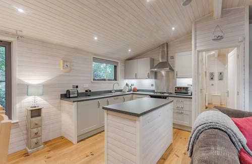 Weybourne Cabin | Squirrels Chase- sleeps 6, High Kelling