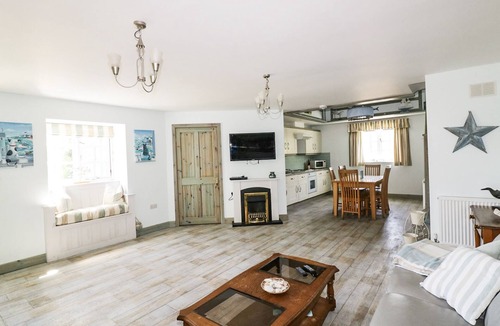 Gorran Cottage | SQUIRRELS DRAY, pet friendly, with a garden in Gorran Haven