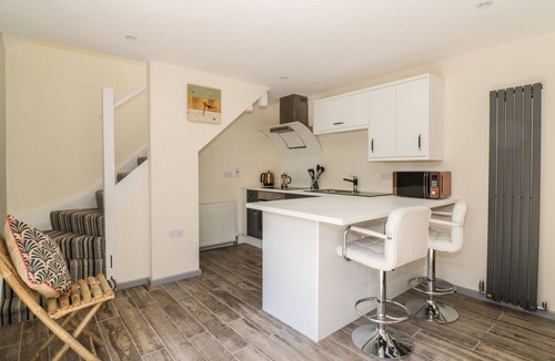 East Dereham Apartment | SQUIRRELS DREY, romantic, with open fire in Litcham