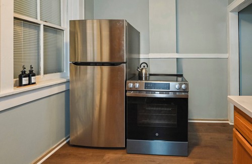 Atchison Apartment | Sr Pilot Earhart Hangar Suite; 2 br K &Q, 1 Ba