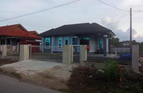 Kampung Padang Midin House | Sri Midin Stay