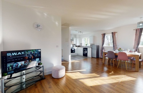 Peterborough Apartment | SRK Accommodation - Private Luxury Apartments with Parking