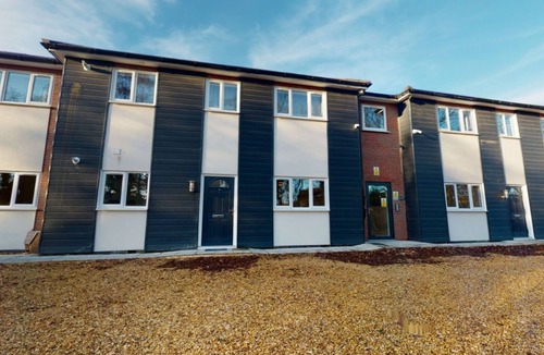 Peterborough Apartment | SRK- Private Luxury Apartments with Parking